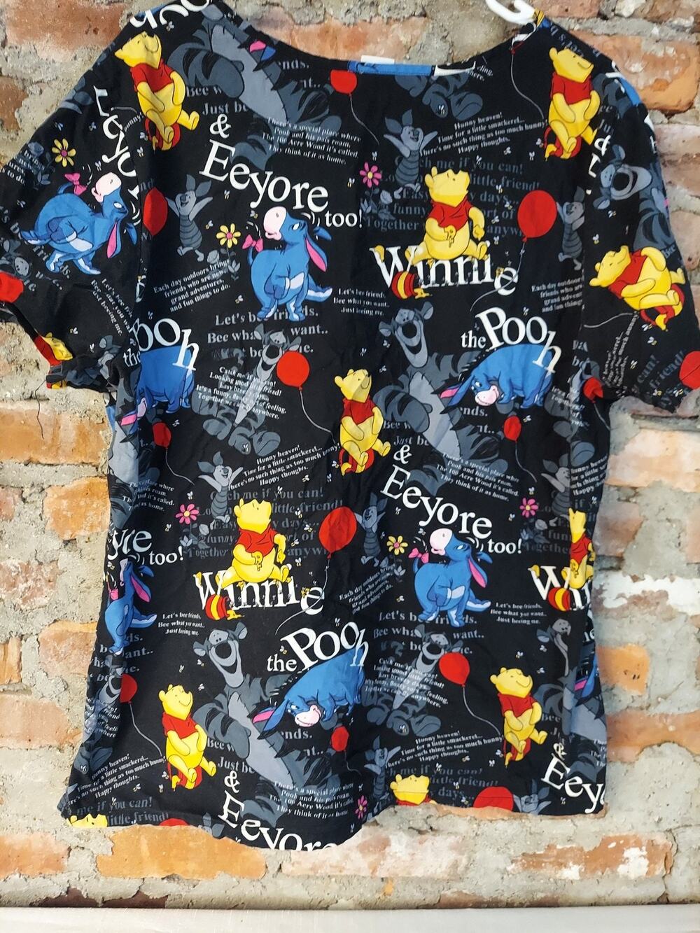 Womens 2X Scrub Top Winnie The Pooh Eeyore Black Multicolor V Neck Short Sleeve